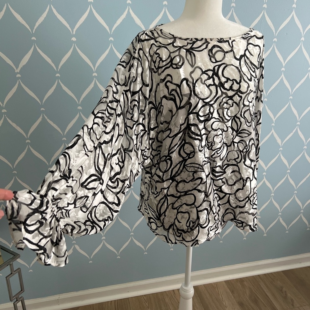 White House Black Market Boxy Black and White Blouse - Picture 2 of 2